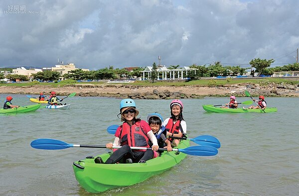 親子旅遊／墾丁新玩法　挑戰海灣獨木舟