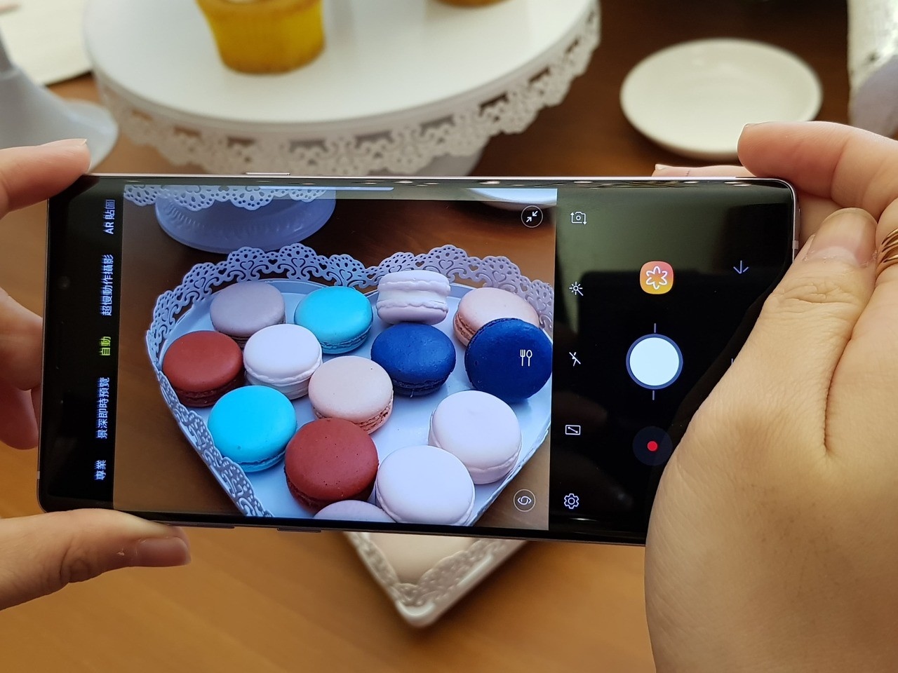 Samsung Galaxy Note 9首度搭載智慧影像辨識功能，可自動判定20種情境場景。記者陳立儀／攝影