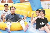 來玩水！11日起連續9天　學校操場就是水樂園