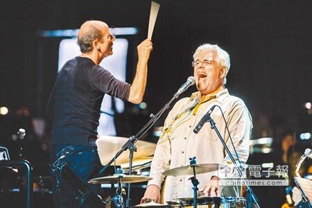 德國劇場大師郭貝爾音樂劇場作品《代孕城市》首度在台演出,以北投機廠為表演舞台,周圍的機械運作聲,都是音樂的一部分。(郭吉銓攝)