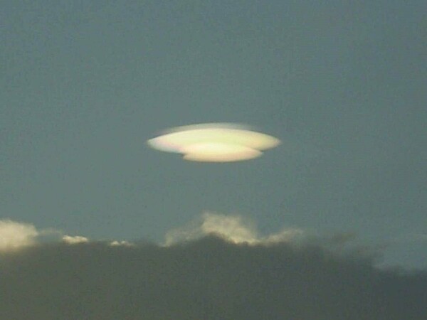 台東市天際「飛碟」現蹤? 氣象站:高積雲啦