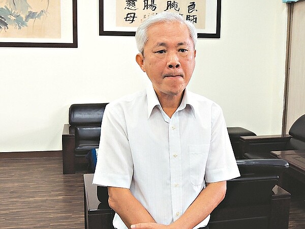 台東縣副縣長陳金虎昨天說，縣府盼在仲裁庭上爭取業者重回環評，對雙方都有利，也斥法官造法，美麗灣的例子將讓企業不敢在台投資。 記者羅紹平／攝影