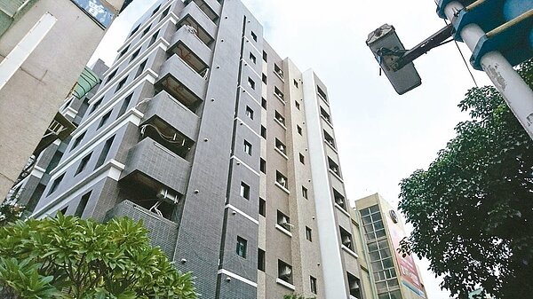 板橋府中青年社宅由市府舊員工宿舍拆除改建，鄰近捷運府中站，交通便利，8月16日至31日開放申請。 圖／聯合報系資料照片
