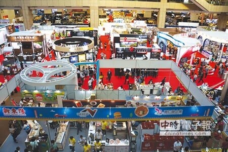 今年「台灣美食展」4天展期,觀光人數較去年減少15%,但展覽品質提升且觀展民眾停留時間亦增長。圖/姚舜