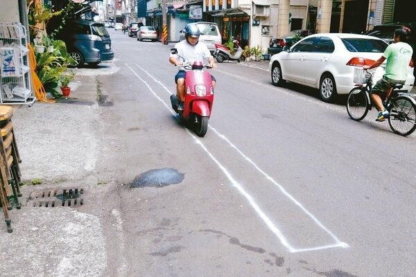 馬路畫線 7秒 為讓愛女練車考照 好房網news