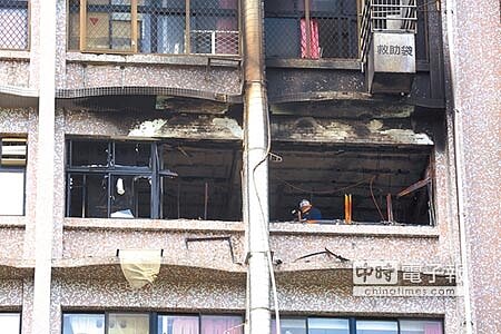 新北市新莊區思源路上的衛生福利部台北醫院13日清晨4點多發生火警。火勢撲滅後,鑑識人員昨二度進入火場勘查起火原因。(本報資料照片)