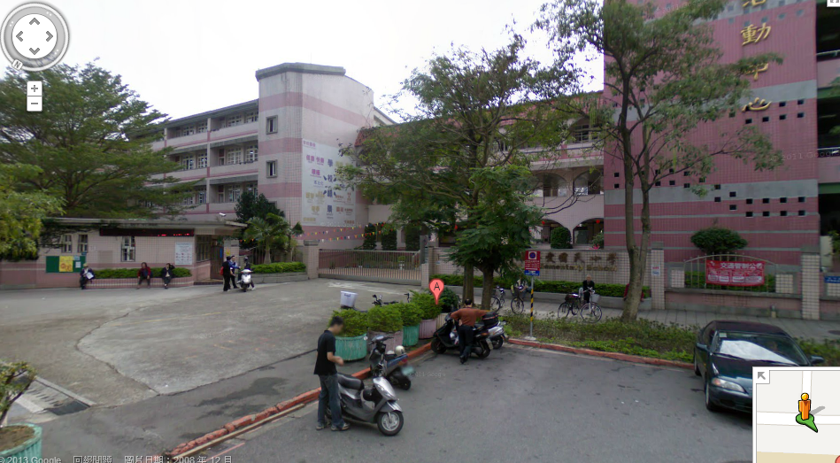 位於信義區的博愛國小，為知名的明星小學，許多家長搶著將孩子送進去，周邊房價跟著往上攀升。（圖／擷取自google maps）