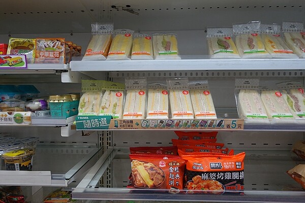 7-ELEVEN即日起推出「隨時選」，將不局限早餐商品，鮮食擴大至28項。記者沈佩臻／攝影 