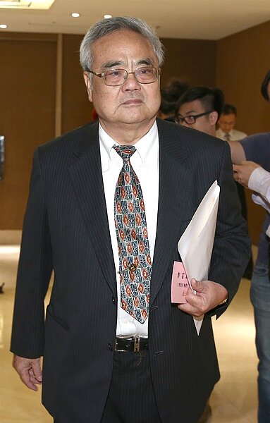 勞團主張月薪調漲為28Ｋ，電電公會副理事長鄭富雄估算，企業一年將增加逾千億元負擔。記者林澔一／攝影 