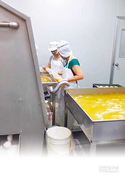 元山蛋品公司將變質、長蛆的蛋品製成黑心液蛋販售,但食藥署日前稽查沒發現,且廠房衛生不佳等問題也因限期改善被評合格。食藥署認為業者特意規避稽查。(食藥署提供)