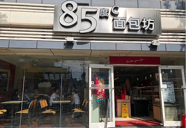蔡英文總統過境美國洛杉磯,順道拜訪當地85度C門市,未料卻遭中國大陸網友砲轟是台獨企業,並揚言抵制。圖為北京的85度C門市。記者許依晨/攝影