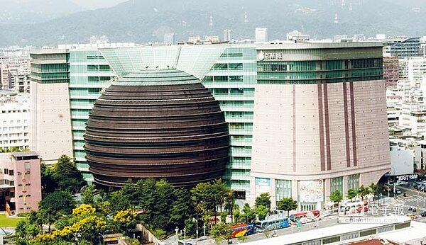 京華城招商400多人擠爆會場。圖/中時電子報