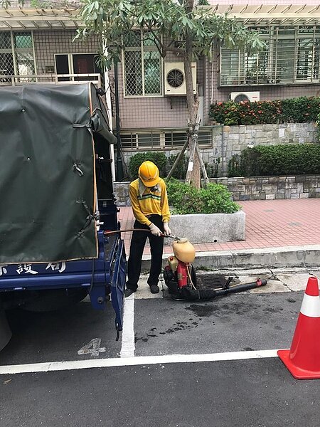 「病媒防治業管理辦法」部分條文遭批擾民難執行,環保署表示,確實過去有接獲業者的陳情,對於台北市政府噴藥班的現況會進行了解,對於業者抱怨法規擾民,也會召集產業工會,適時檢討法規。圖/讀者提供
