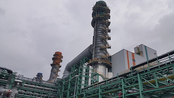 通霄電廠一、二、三號複循環發電機組更新,煙囪高度比舊機組的煙囪高度降低許多。記者胡蓬生/攝影