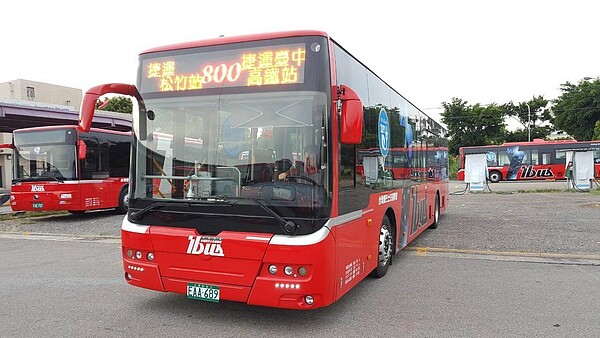 
800號公車由中鹿客運承包，9月1號前免費。圖/台中市交通局提供