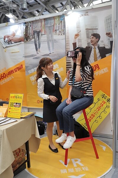 永慶房屋推出求職先用VR體驗工作吸引求職者目光。(好房網新聞中心)