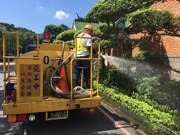 議員質疑公園處到底是綠色城市守護者還是植物劊子手?(台北市公園處)