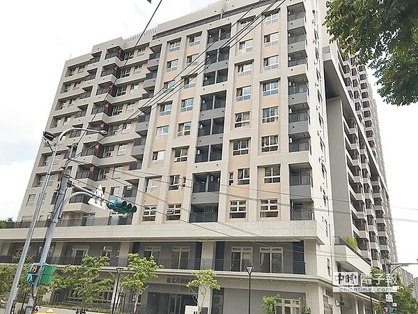 北市議員王欣儀質疑都發局未落實公共住宅住戶管理，超過4成公宅住戶未依規定遷入戶籍，形同幽靈人口。（林縉明攝）
