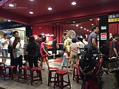 新店人氣名店陸續開　「吃貨」拉抬店租行情