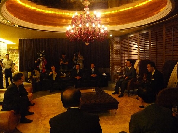 王文洋因為宴請日本民主黨議員,斥資3.6億元買下的御之苑豪宅因此曝光。記者陳曼儂/攝影