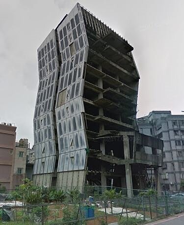 怪怪屋外形獨特,閃電形狀民眾搶打卡(圖/截至google map)