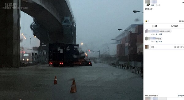 高雄豪大雨，網友PO鄭明典臉書表示：高雄已經淹水！另名網友詢問此照片何處，網友表示是高雄小港區的中安路！（翻攝自證明典臉書網友PO文）