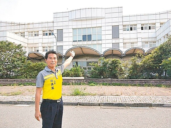 桃園航空客運園區汙水處理廠閒置10餘年，經協商確定無償撥用給市府，將於明年啟動活化。 圖／市議員徐其萬提供
