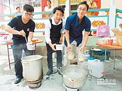 日前議員現煮拉麵　慰問災民