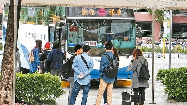 交通部推動公車進校園計畫,今年不僅有兩校退出,新申請加入學校也掛零。 圖/聯合報系資料照片