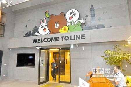 LINE辦公室環境大量採用LINE FRIENDS角色。圖／顏謙隆 