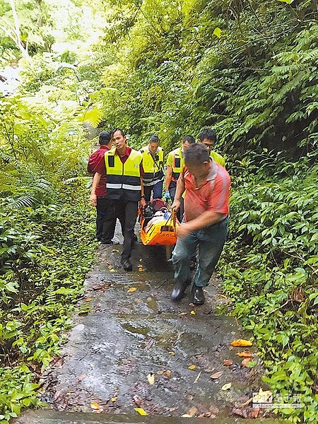 台大研究生方姓男子26日與同學前往宜蘭縣南澳鄉澳花瀑布游泳溺水,經送醫急救後仍不治。(圖/中國時報記者李忠一翻攝)