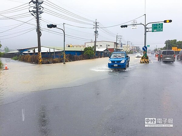 雨炸屏東停班課 網民酸補假 | 好房網News