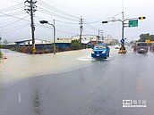雨炸屏東停班課　網民酸補假