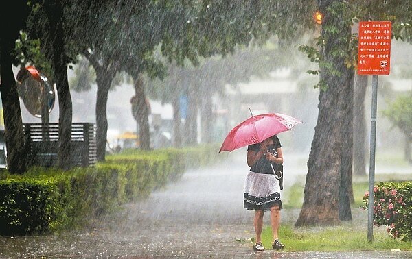 下雨 豪雨 陣雨 (記者王騰毅/攝影)