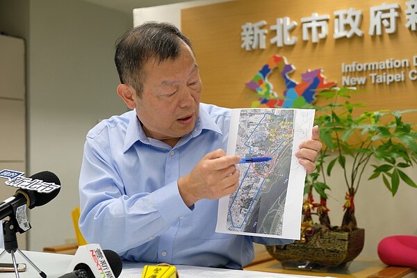 新北市衛生局長林奇宏今天說明新增登革熱個案。記者張曼蘋/攝影