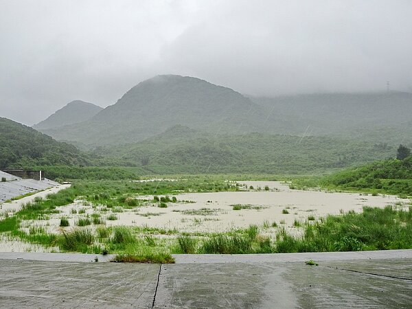 連續數日的強降雨,水利署第7河川局和恆春鎮公所都誇恆春滯洪池發揮「海綿」吸水效果。記者潘欣中/攝影