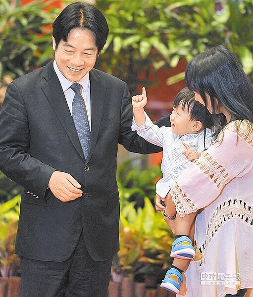 行政院長賴清德的準公共化托育政策8月1日上路至今,爭議不斷。(圖/中國時報資料照片)