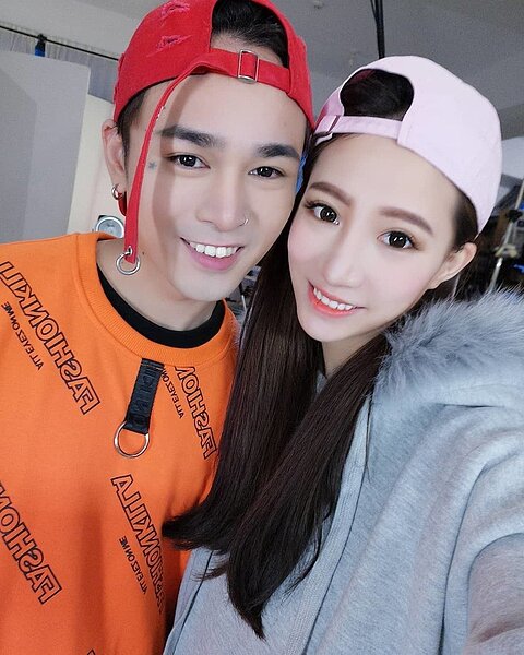 林采緹(右)帶球嫁給胡睿兒,但婚後風波不斷。圖 /摘自IG