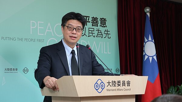 陸委會發言人邱垂正指出,申領台胞居住證不會註銷台灣戶籍,但是這是陸方片面「內國化」的意圖作為,可能需要返台申報登記,以及限制其返台擔任重要公職。記者林庭瑤/攝影