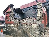 不敵豪雨...高雄林園百年黃家古厝屋頂牆壁坍塌
