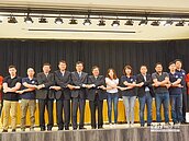 勞資停火　機師一年內不罷工