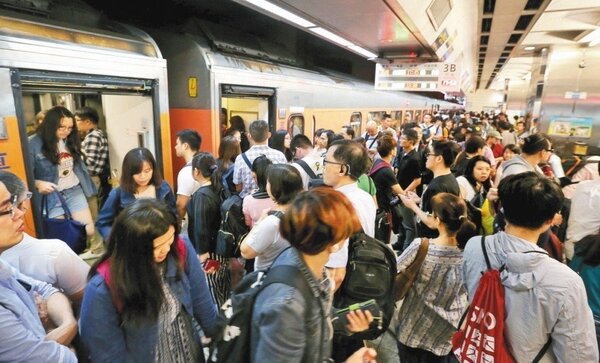 高雄鐵路地下化、台中鐵路高架化後，新增車站衝擊現有班表，台鐵預計10月大改點。 （圖／聯合報系資料照片）
