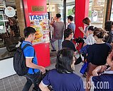 麥當勞之亂？插隊、違停、塞車「員工苦難日」