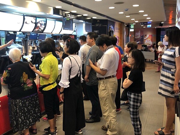 麥當勞買一送一引起全民瘋搶。圖／麥當勞提供
