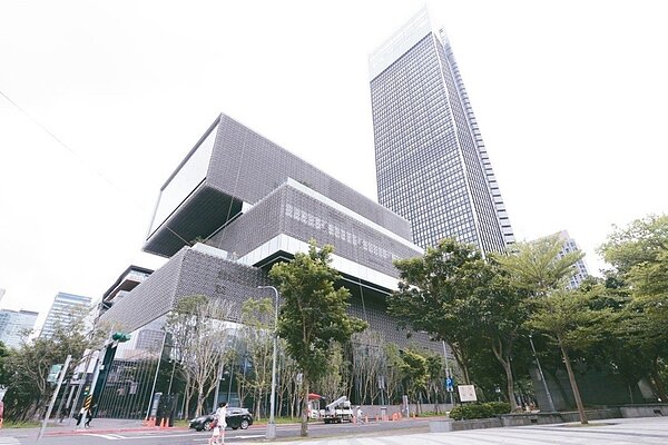 圖為信義區南山廣場大樓。( 圖/報系資料照)