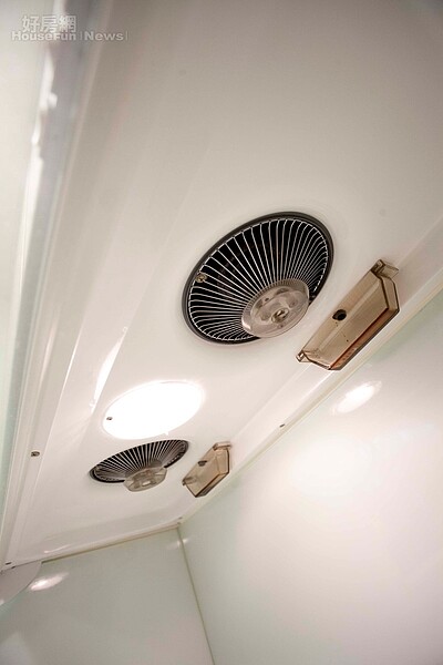 抽油煙機要定時清理,已免累積過多油汙,影響效能。圖/永慶房屋