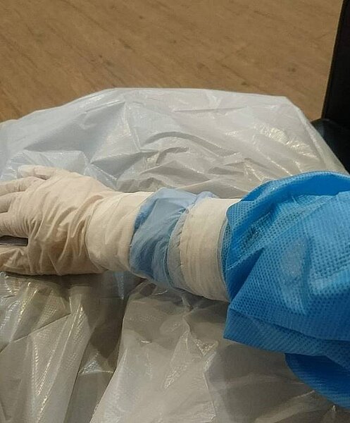 大體化妝師辛苦上班,卻因為職業關係租不到房子。(圖/翻攝自爆怨公社臉書)