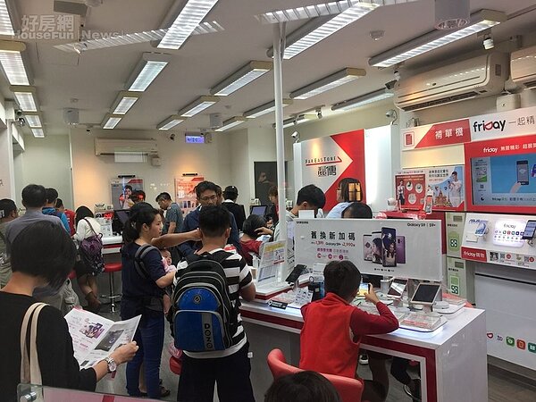 遠傳電信門市(好房網News林美欣攝影)