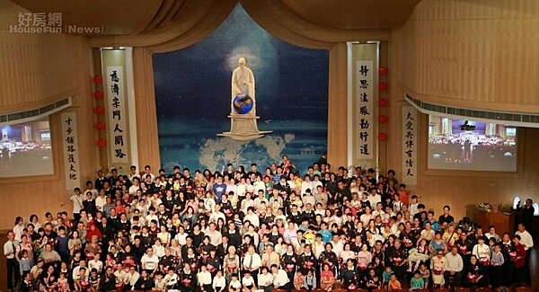 慈濟遍佈全球信眾舉辦浴佛大典。圖/慈濟提供