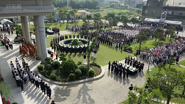 慈濟遍佈全球信眾舉辦浴佛大典。圖/慈濟提供